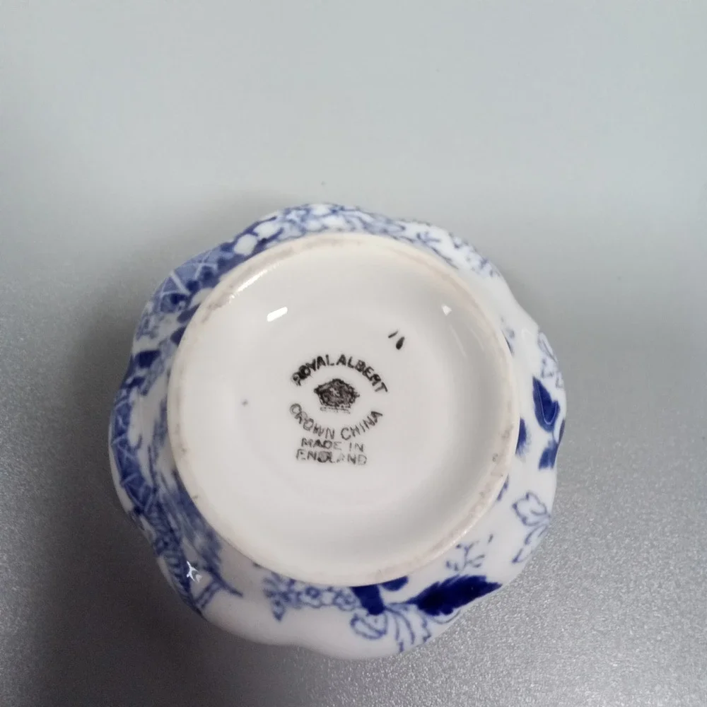 Royal Albert Crown China Blue Willow‎ Tea Bowl Gold Trim Made in England Vintage